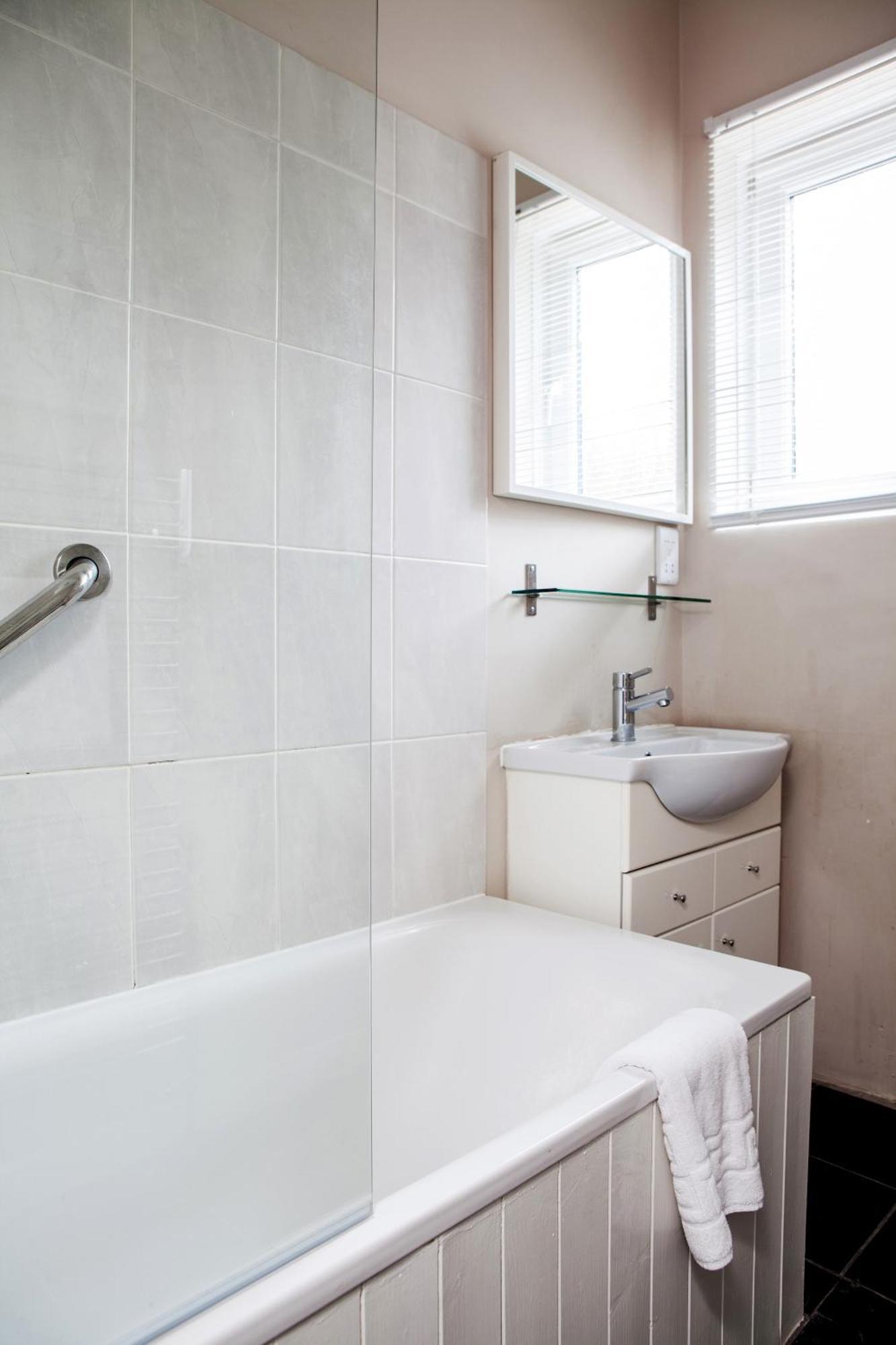 Madison Hill - Bedford Hill 1 - One Bedroom Flat Londra Dış mekan fotoğraf